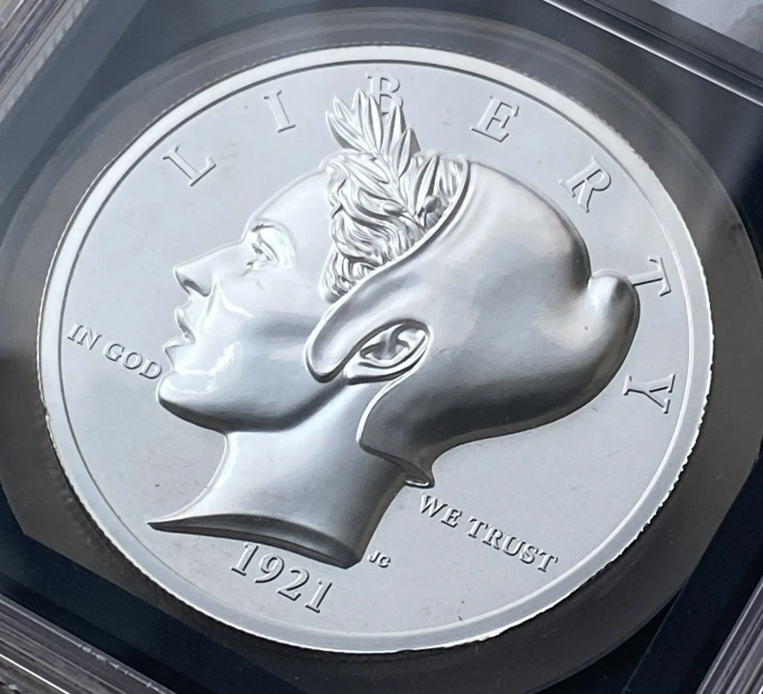 2023年 アメリカ 純銀2オンス銀メダル(ピースダラー) ウルトラハイレリーフ SP70かつFDI サインラベル NGC 堂々最高鑑定品!