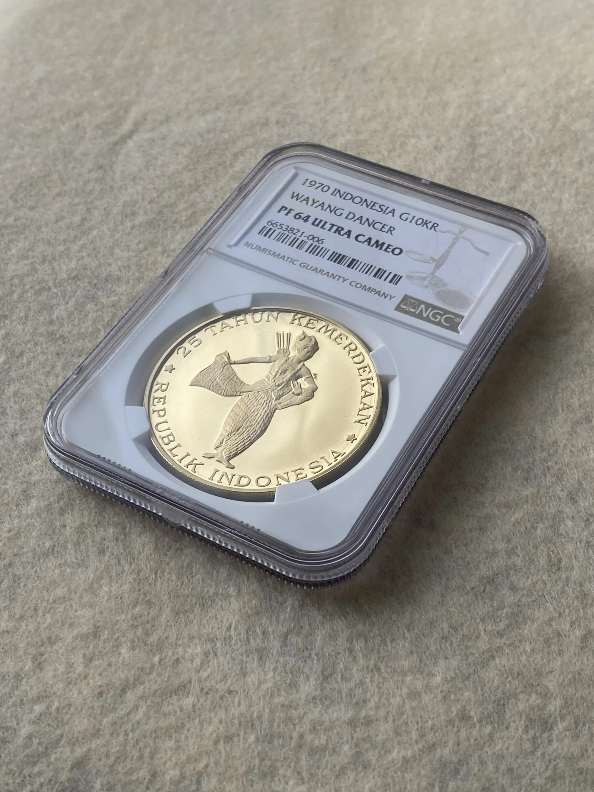 1970年 インドネシア 10000ルピア プルーフ金貨(金重量24.68g 90% 40mm)伝統舞踊ダンサー PF64UC NGC 鑑定品! - 画像 (2)