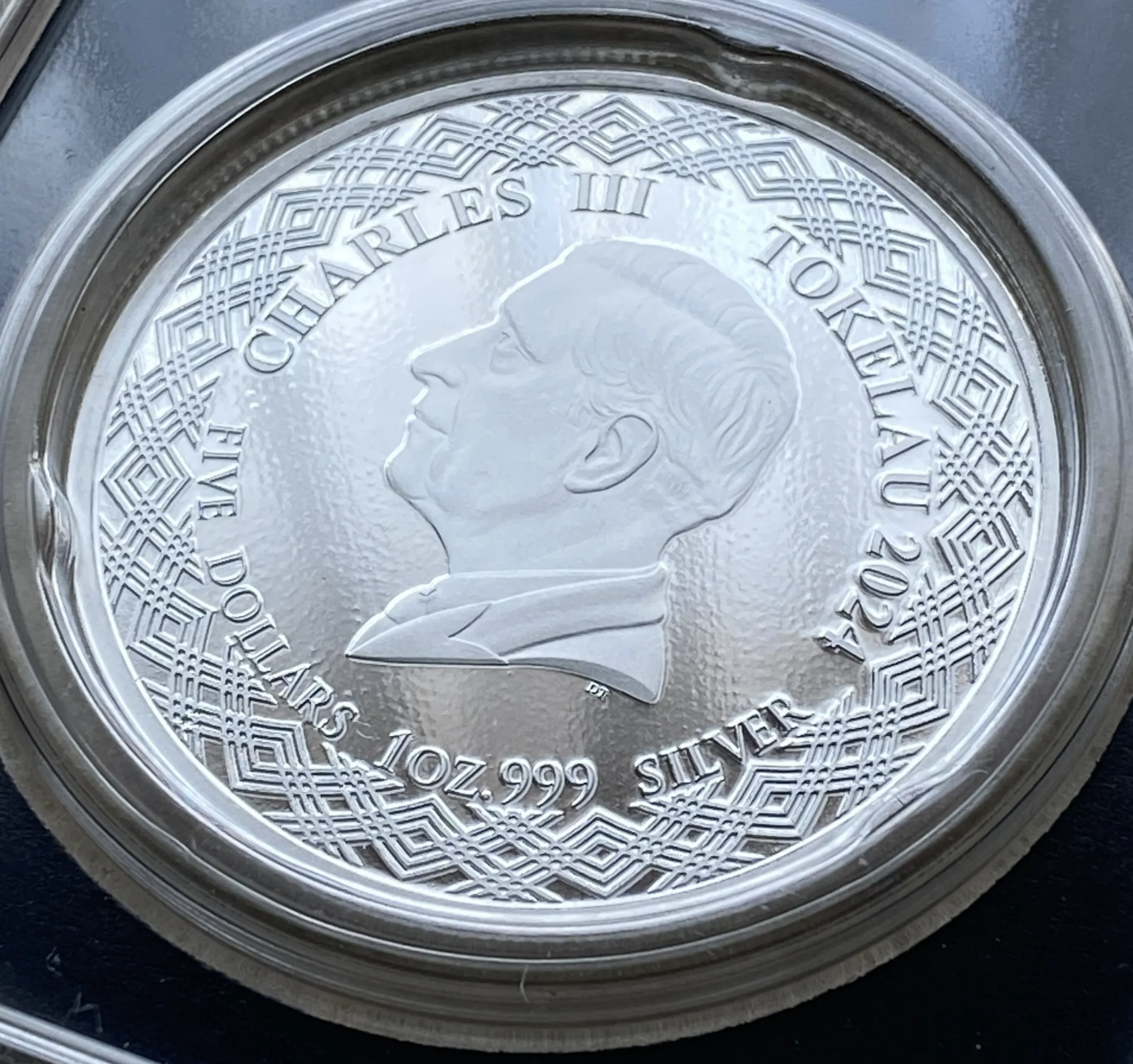 2024年 トケラウ諸島 5ドル銀貨(純銀31.1g)ロングフィン・バナーフィッシュ 保護プラスチック封入/PCGS FirstStrike認定品! - 画像 (4)