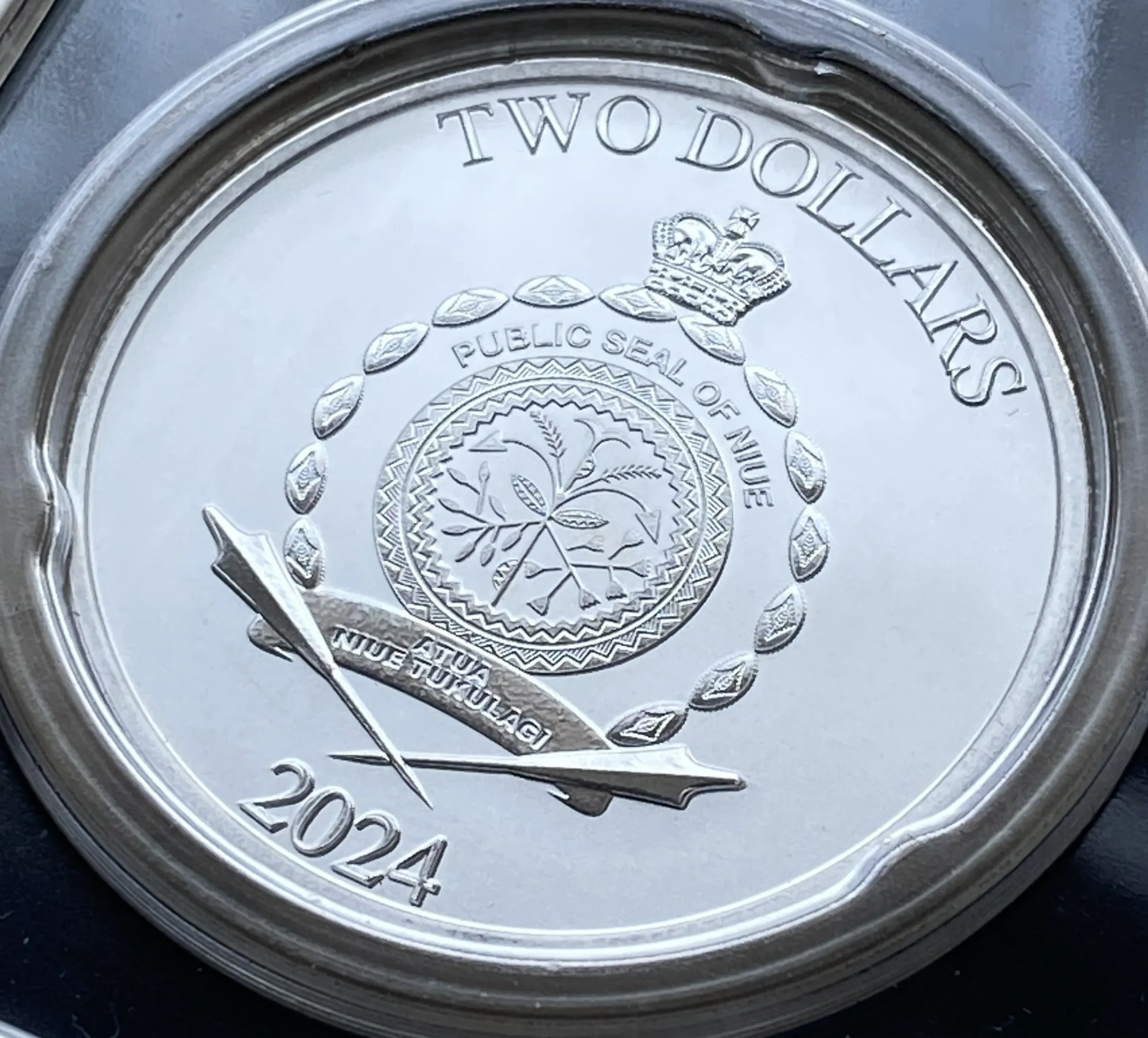 2024年 ニウエ 2ドル銀貨(純銀31.1g)ペルセウス 保護プラスチック封入/PCGS FirstStrike認定品! - 画像 (4)