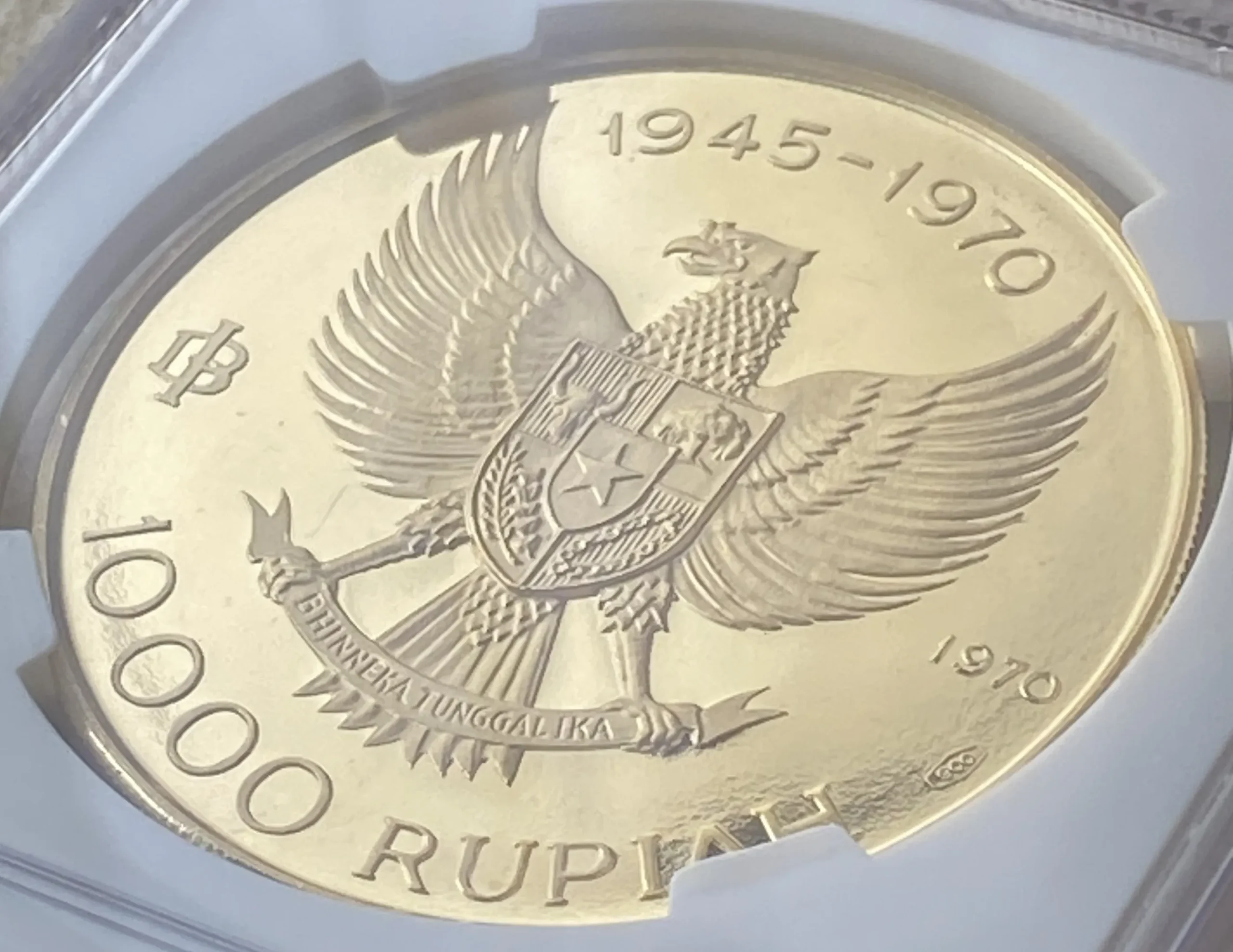 1970年 インドネシア 10000ルピア プルーフ金貨(金重量24.68g 90% 40mm)伝統舞踊ダンサー PF64UC NGC 鑑定品! - 画像 (5)