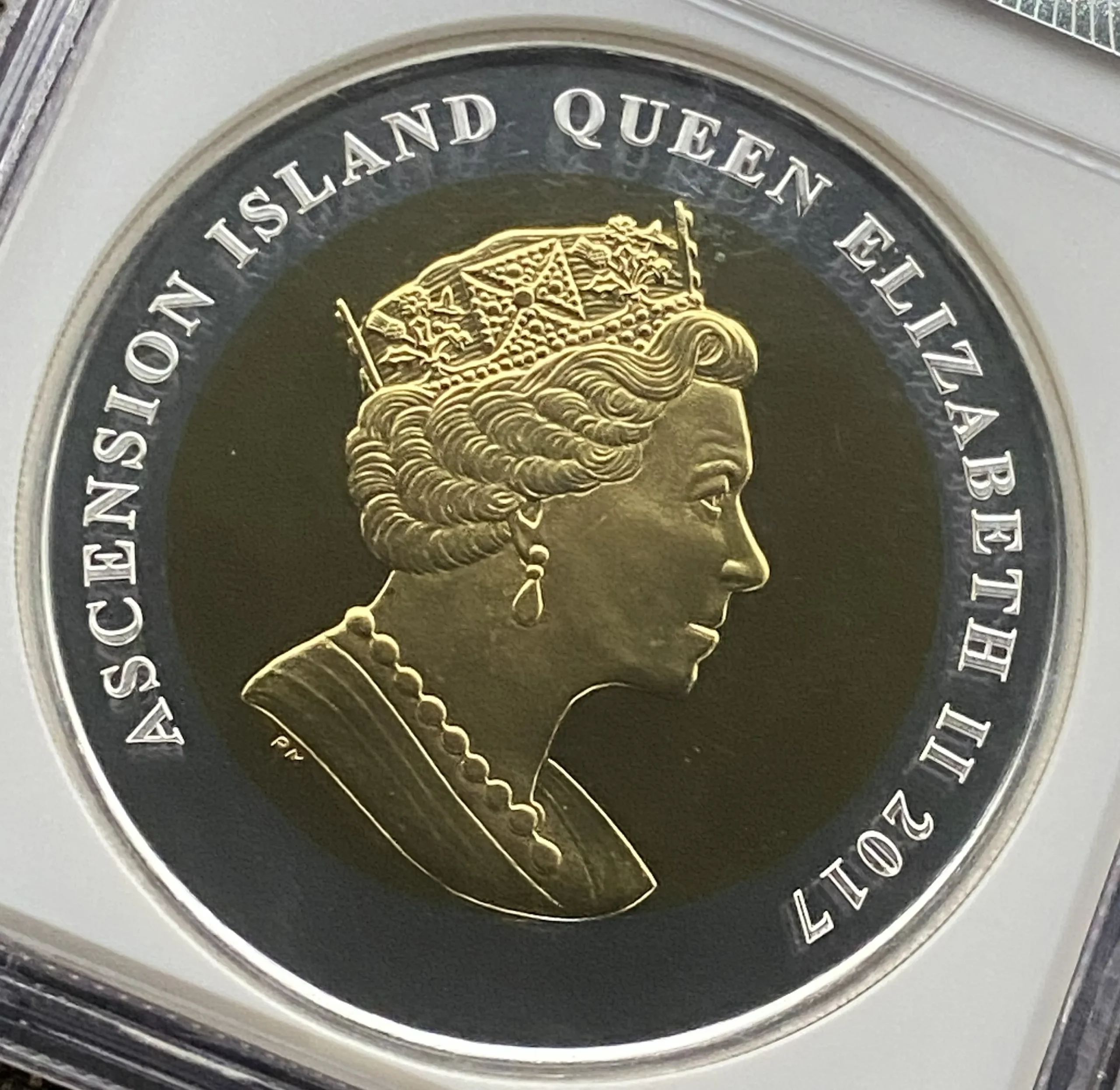 【地金価格∔20000円】2017年 アセンション島 1クラウン バイメタル金銀貨(純金1オンス+純銀0.5オンス)テイア ダイアモンド内包 PF70UCかつFR NGC 堂々最高鑑定品! - 画像 (5)