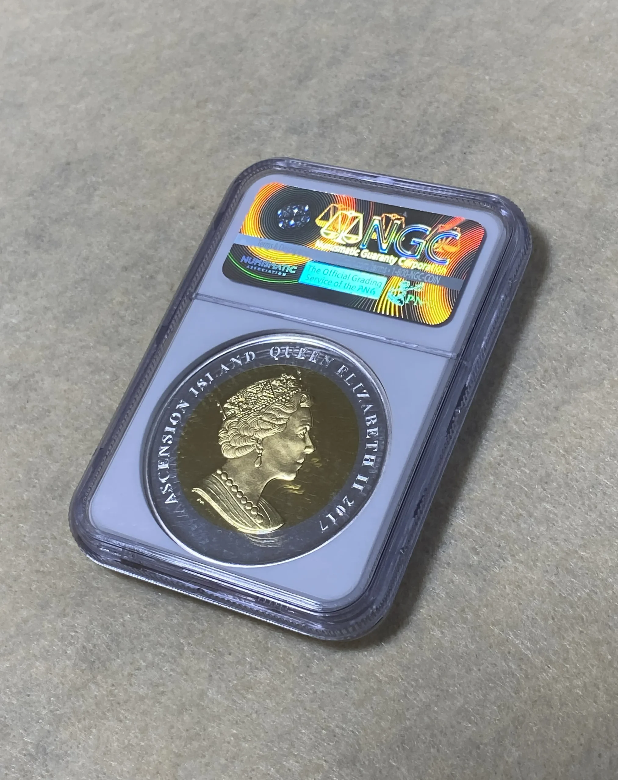 【地金価格∔20000円】2017年 アセンション島 1クラウン バイメタル金銀貨(純金1オンス+純銀0.5オンス)テイア ダイアモンド内包 PF70UCかつFR NGC 堂々最高鑑定品! - 画像 (6)
