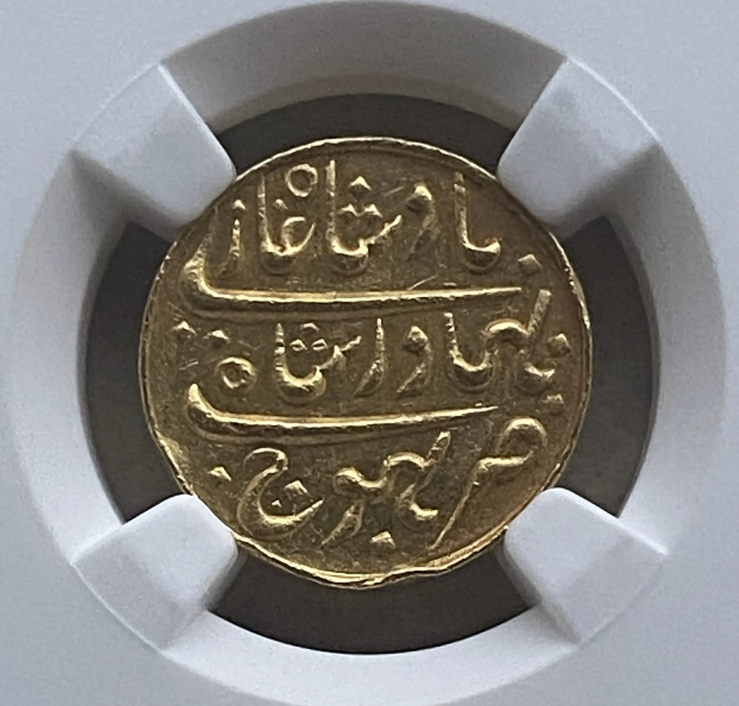 1857年(VS1914)インド カッチ王国 25コリ金貨 マハラオ・デサルジ2世 MS63 NGC 鑑定品! - 画像 (3)