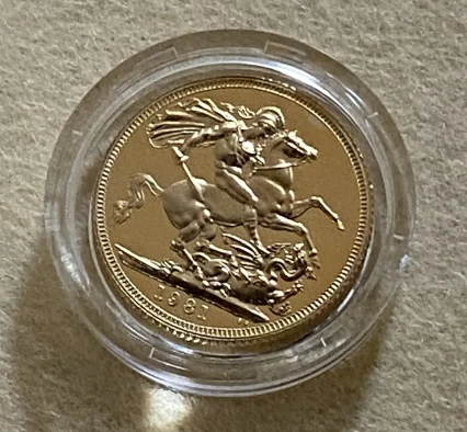 【フリマアプリ併売中(商品説明文一読下さい。)】1981年 イギリス エリザベス2世 ソブリン金貨 プルーフ 純正ケース&証明書付 モダン期第3年!