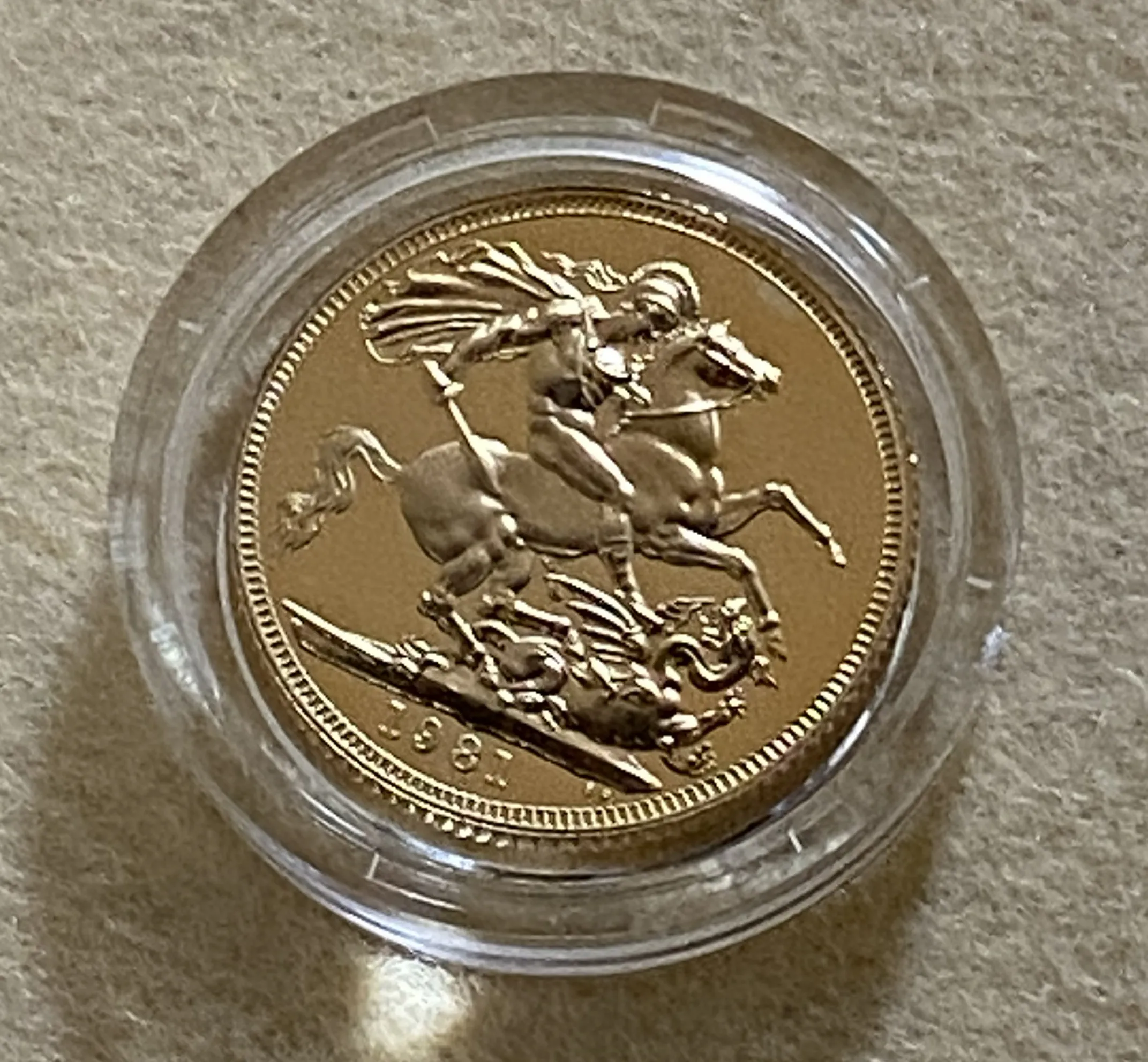 【フリマアプリ併売中(商品説明文一読下さい。)】1981年 イギリス エリザベス2世 ソブリン金貨 プルーフ 純正ケース&証明書付 モダン期第3年!
