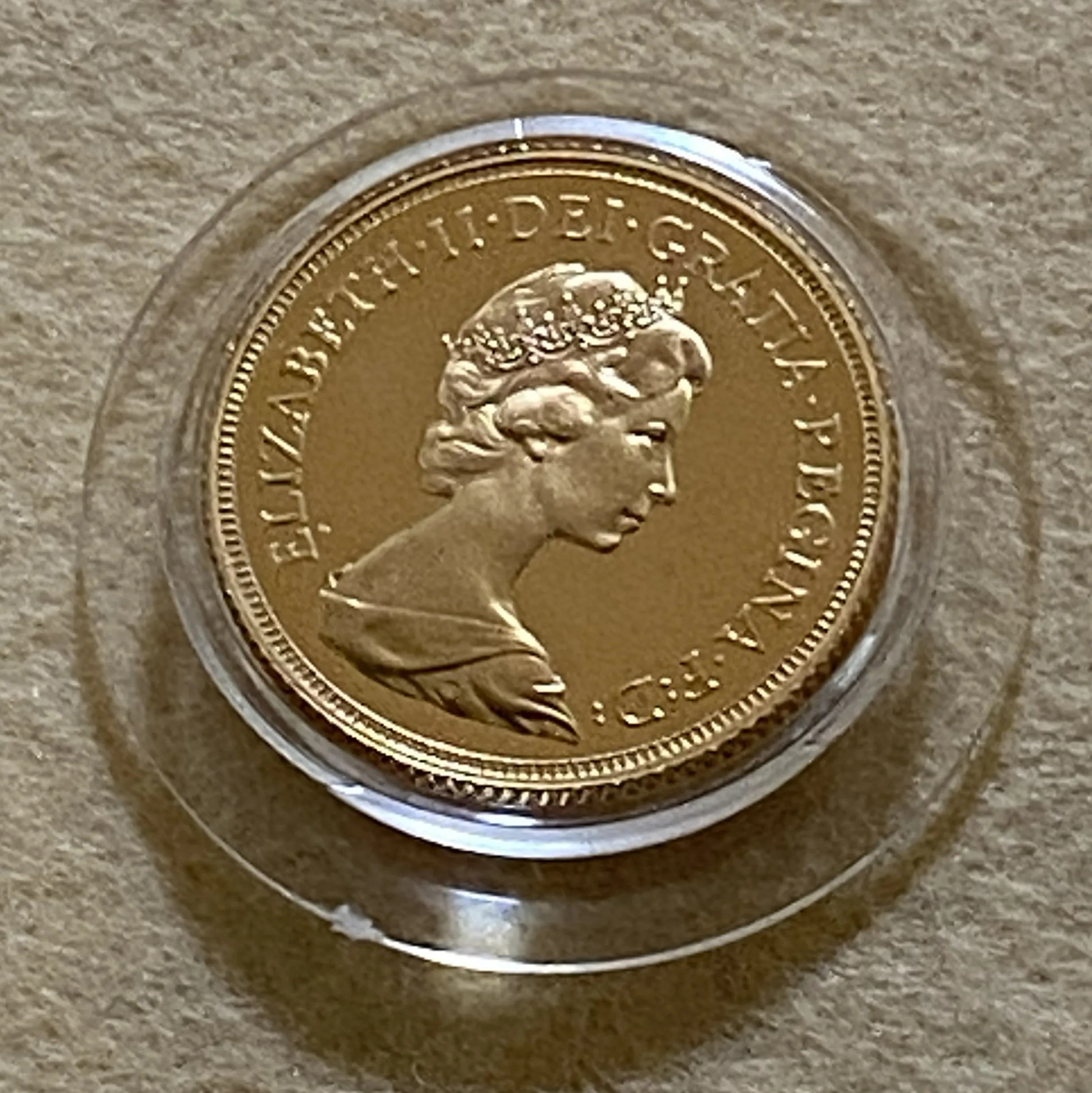 【フリマアプリ併売中(商品説明文一読下さい。)】1981年 イギリス エリザベス2世 ソブリン金貨 プルーフ 純正ケース&証明書付 モダン期第3年! - 画像 (5)