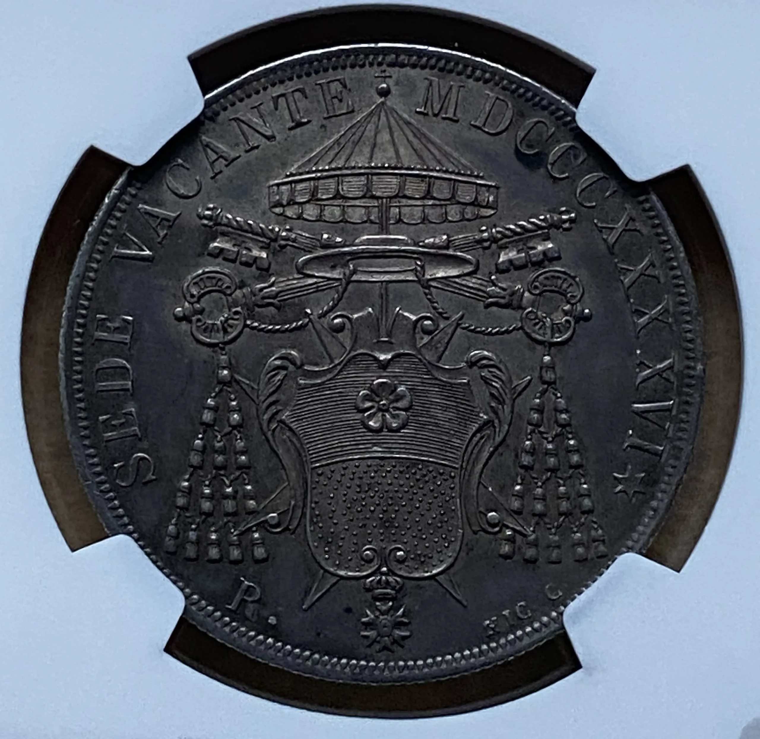 1846年 教皇領 セデ・ヴァカンテ スクード銀貨 教皇空位期 稀少 NGC MS62! - 画像 (6)