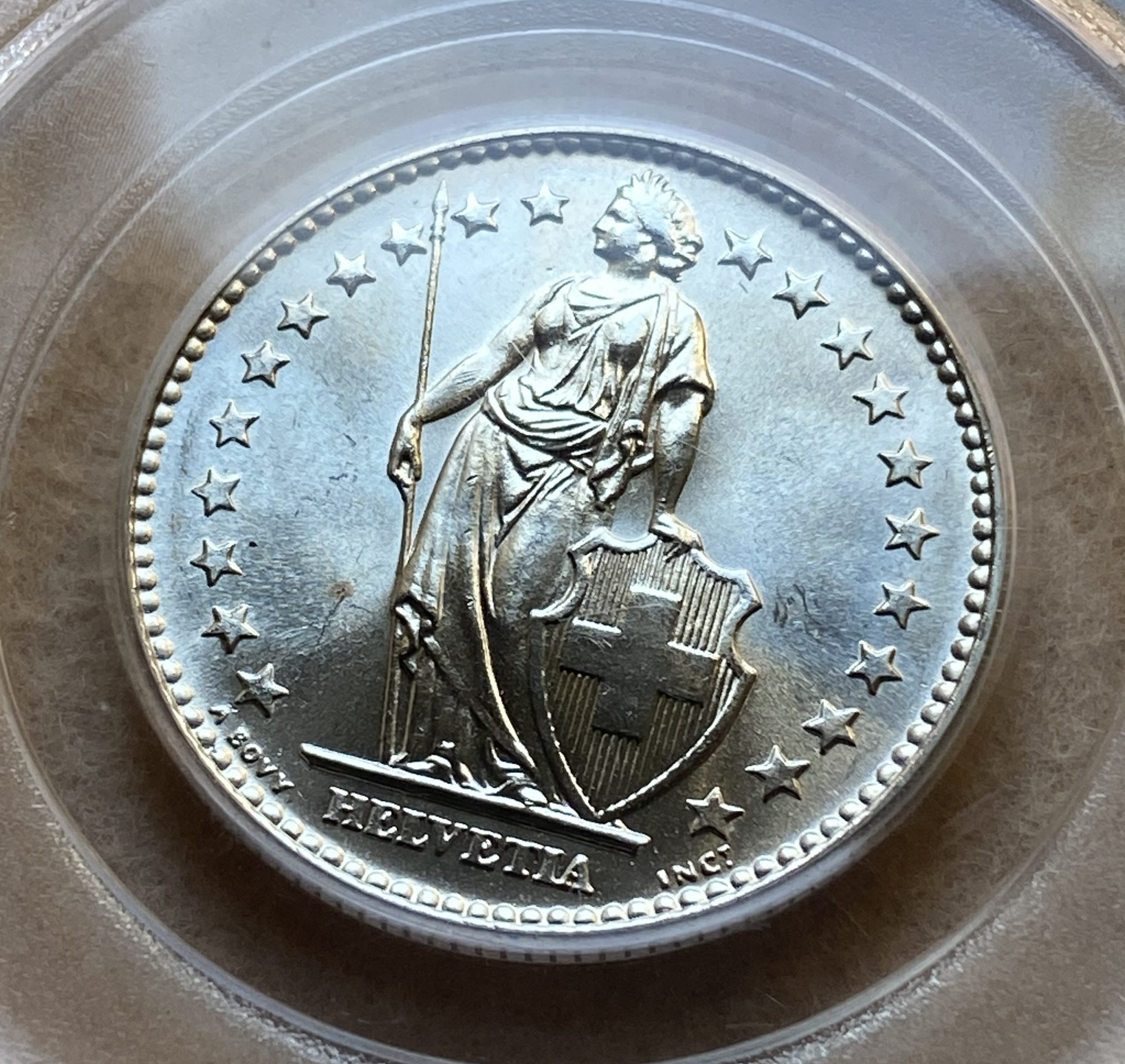 【フリマアプリ併売中(商品説明文一読下さい。)】1965年 スイス 2フラン銀貨 ヘルベティア立像 ベルン造幣局 PCGS MS66 高鑑定品! - 画像 (3)