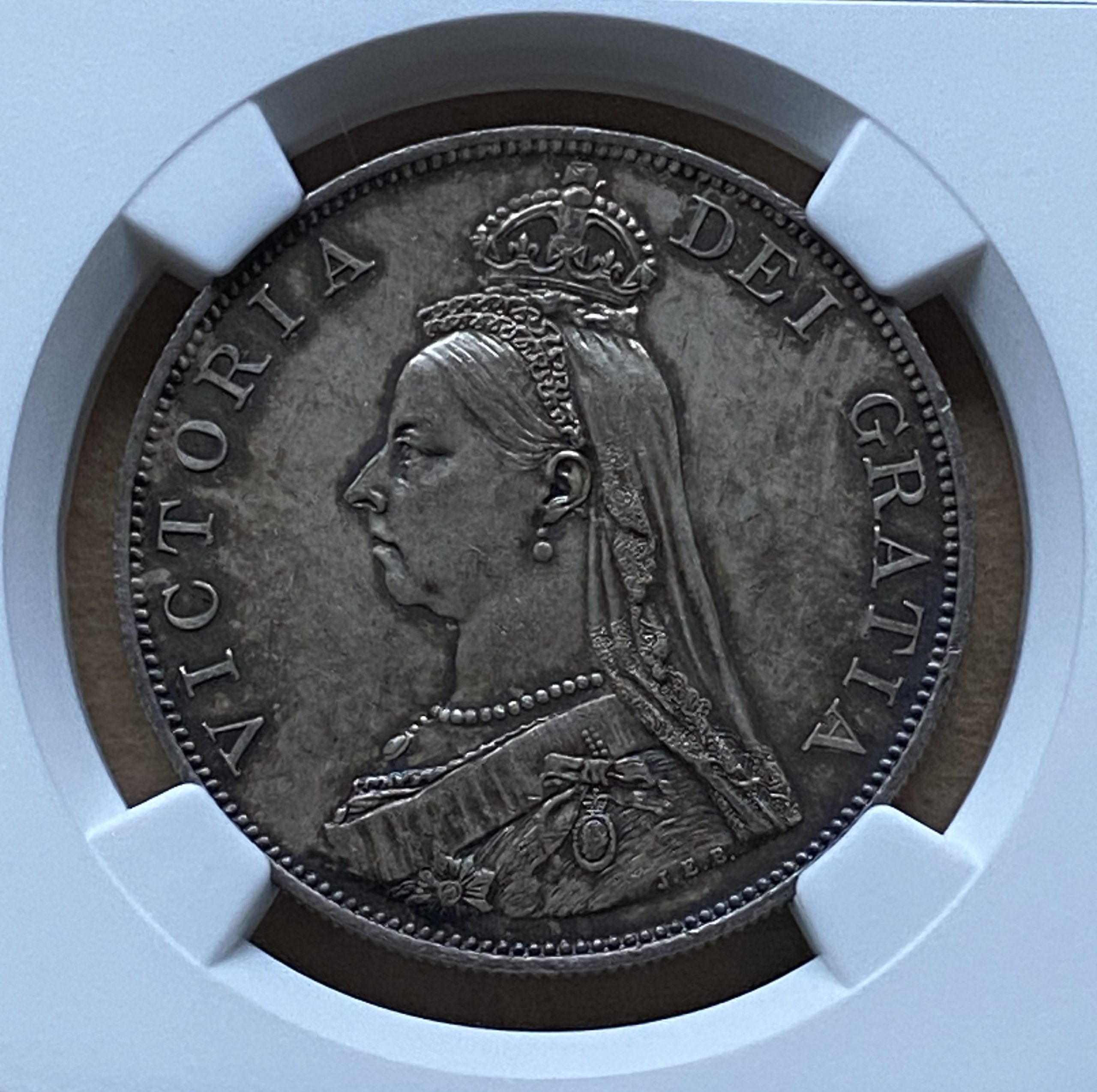 【フリマアプリ併売中(商品説明文一読下さい。)】1887年 イギリス ヴィクトリア女王 ダブルフローリン銀貨 ゴールデンジュビリー NGC MS64! - 画像 (3)