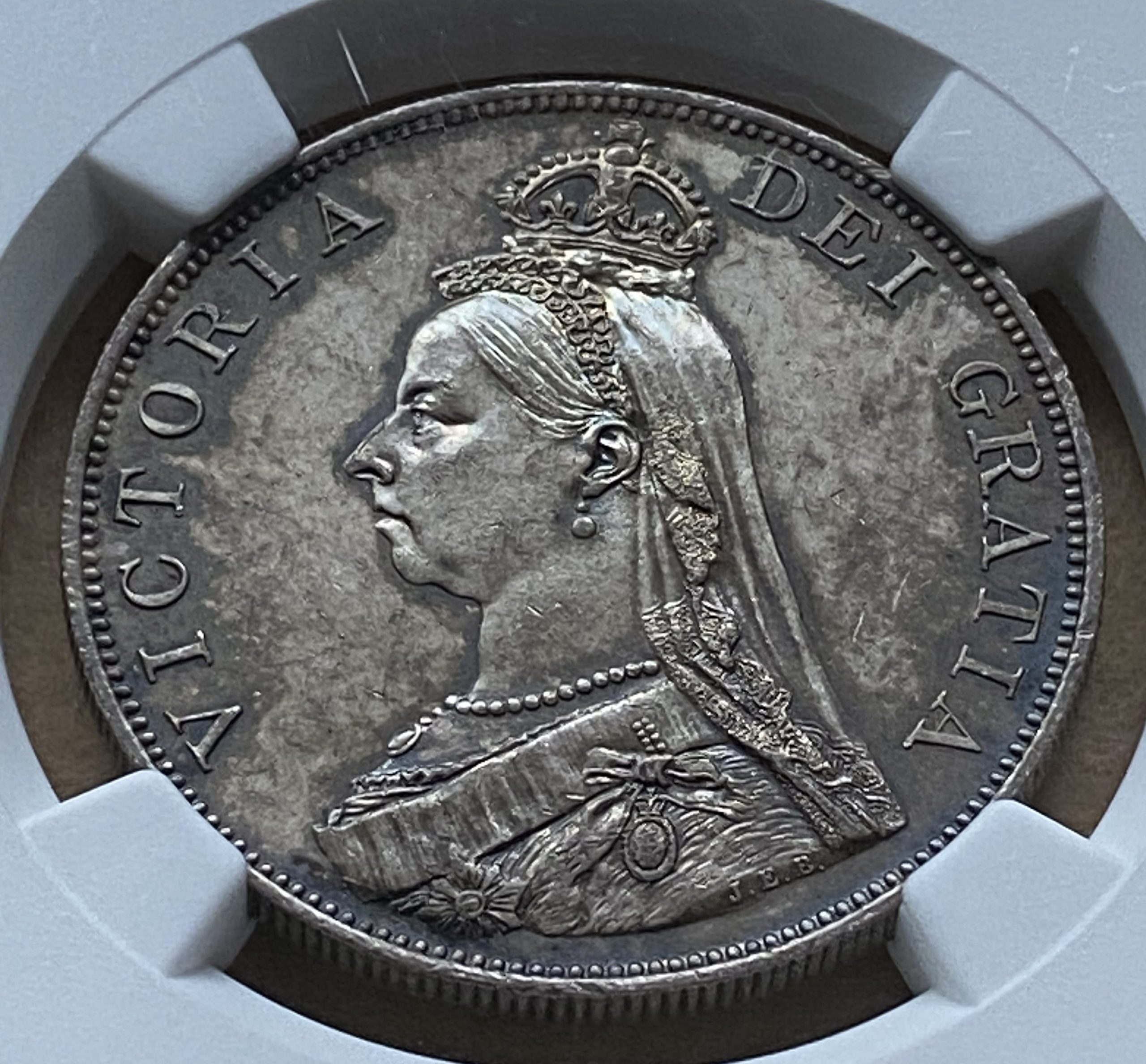 【フリマアプリ併売中(商品説明文一読下さい。)】1887年 イギリス ヴィクトリア女王 ダブルフローリン銀貨 ゴールデンジュビリー NGC MS64! - 画像 (4)