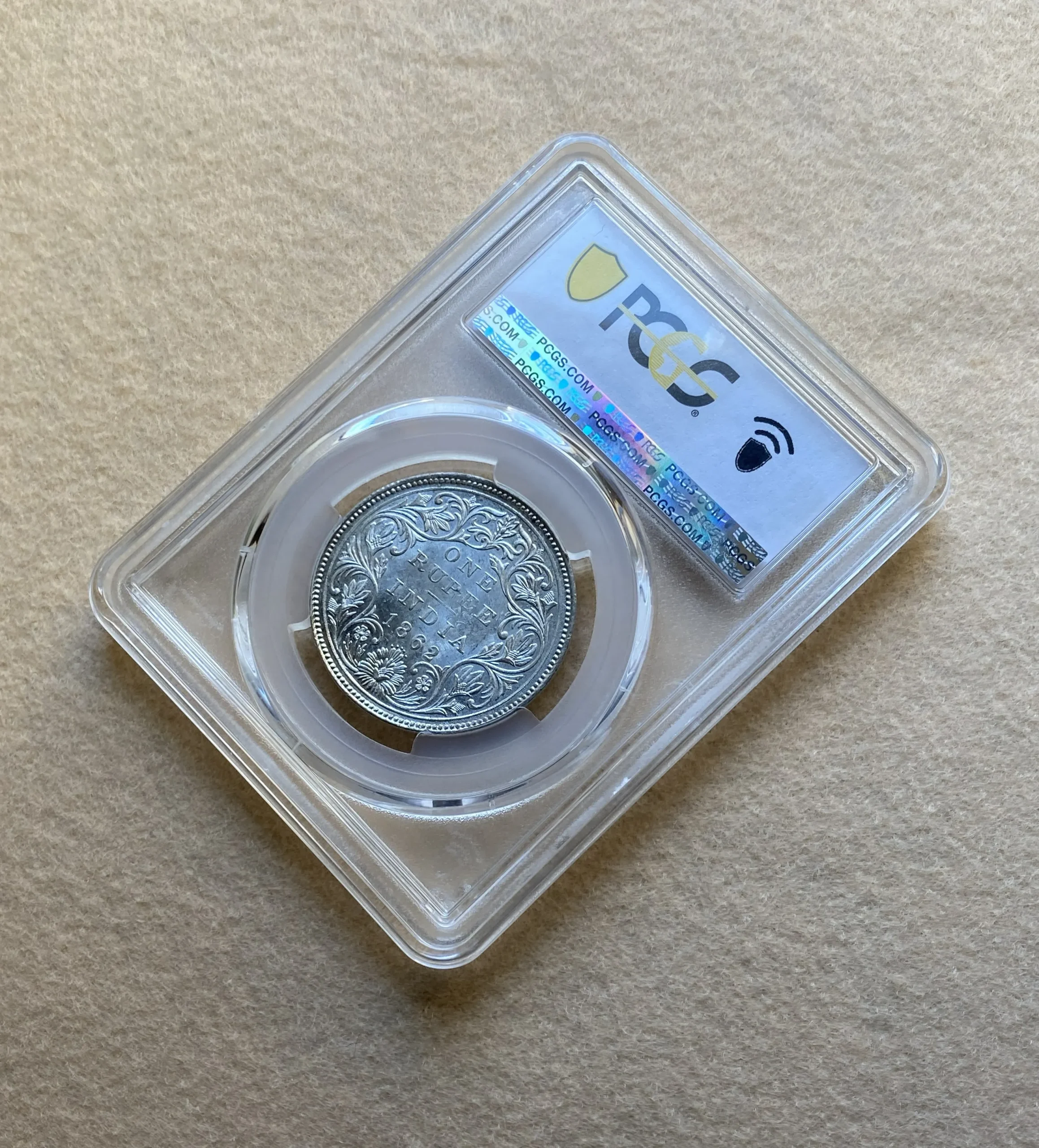 1862年 イギリス領インド ヴィクトリア女王 1ルピー銀貨 直接統治初期発行 PCGS MS62! - 画像 (4)